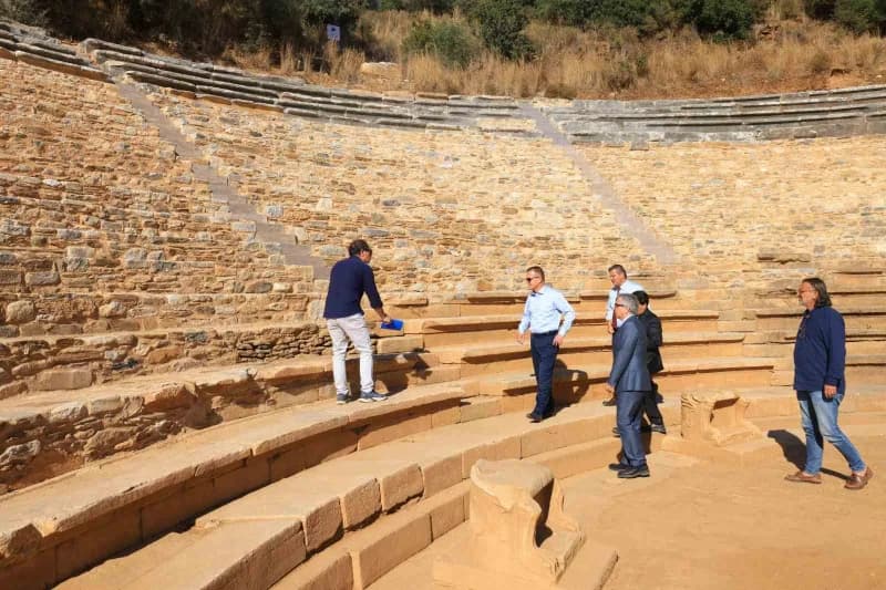 Muğla Valisi Dr. İdris Akbıyık, Euromos Antik Kenti’ndeki çalışmaları inceledi