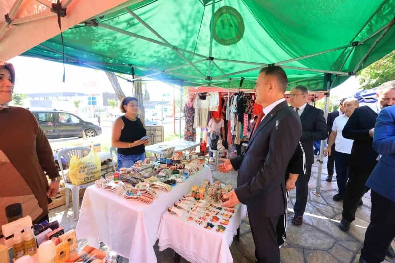 Muğla Valisi Dr. İdris Akbıyık, kadınların el emeği ürünlerini sergilediği ve ekonomik dayanışma sağladığı Mor Pazar’ı z