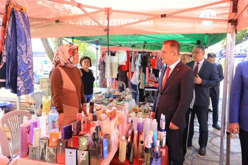 Muğla Valisi Dr. İdris Akbıyık, kadınların el emeği ürünlerini sergilediği ve ekonomik dayanışma sağladığı Mor Pazar’ı z