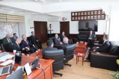 Erzincan Valisi Hamza Aydoğdu, İl Jandarma Komutanı Can Altundarak’a taziye ziyaretinde bulunuyor