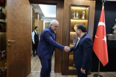 Kayseri Valisi Gökmen Çiçek, GÖKTİM KartalAir Takımı öğrencilerini makamında kabul ederken