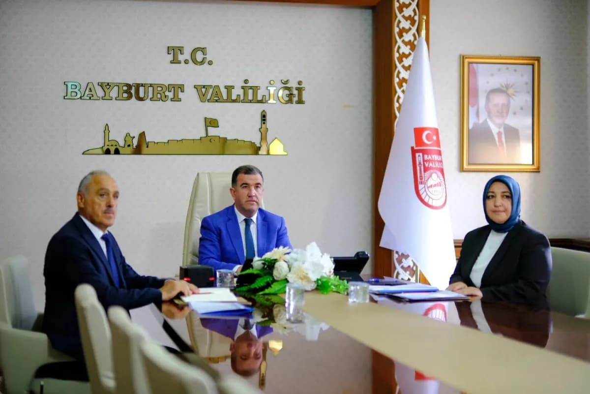Vali Eldivan VKS üzerinden Sosyal yardım toplantısına katıldı