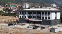Hatay Valisi Mustafa Masatlı, Hassa Sosyal Hizmet Merkezi Hizmet Binası'nda inceleme yaparken