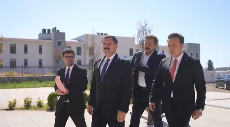Hatay Valisi Mustafa Masatlı’nın Hassa Sosyal Hizmet Merkezi Hizmet Binası’ndaki incelemelerinden görüntüler.