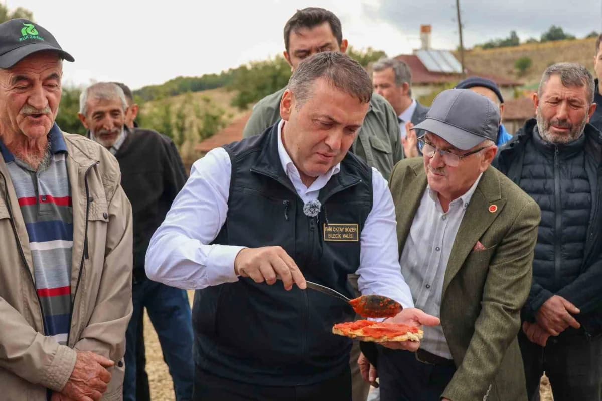 Vali Sözer salça kazanı başına geçti, kazanı karıştırdı