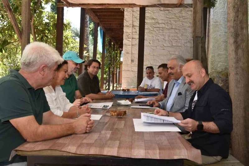 Aydın Valisi Dr. Osman Varol, Priene ve Milet Antik kentlerinde sürdürülen çalışmaları yerinde inceleyerek tarihî ve kül