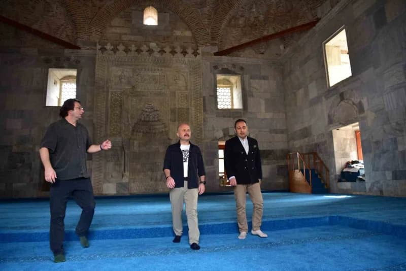 Aydın Valisi Dr. Osman Varol, Priene ve Milet Antik kentlerinde sürdürülen çalışmaları yerinde inceleyerek tarihî ve kül