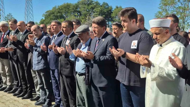 Cenaze törenine İçişleri Bakanlığı Personel Genel Müdür Yardımcısı Ahmet Başer, Bartın Valisi Nurtaç Arslan, Zonguldak V