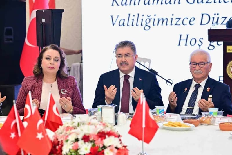 Eskişehir Valisi Dr. Erdinç Yılmaz ve eşi Doç. Dr. Şenay Yılmaz, 19 Eylül Gaziler Günü dolayısıyla kahraman Gaziler ve a
