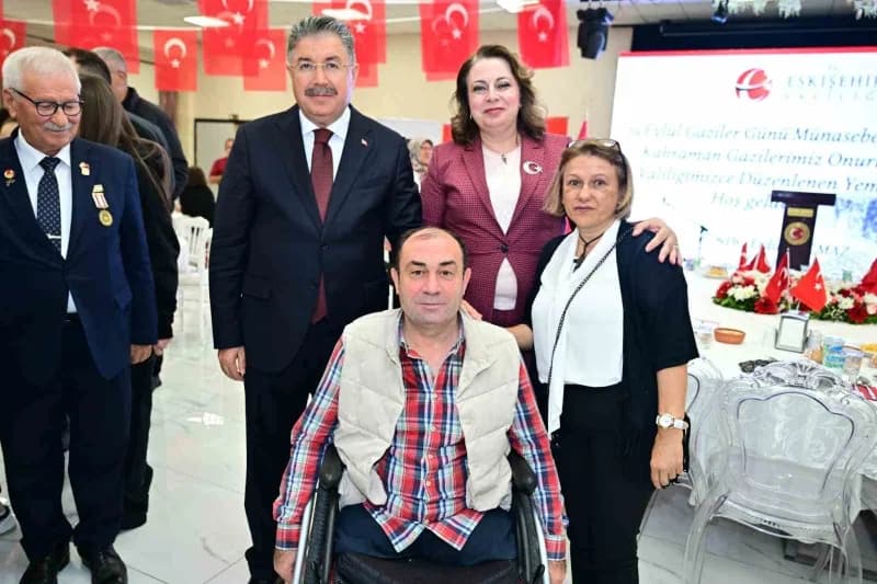 Eskişehir Valisi Dr. Erdinç Yılmaz ve eşi Doç. Dr. Şenay Yılmaz, 19 Eylül Gaziler Günü dolayısıyla kahraman Gaziler ve a