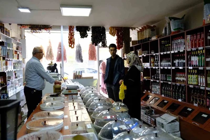 Van’da havaların soğumaya başlamasıyla birlikte vatandaşlar, kış aylarında soğuk algınlığına karşı önlem almak amacıyla
