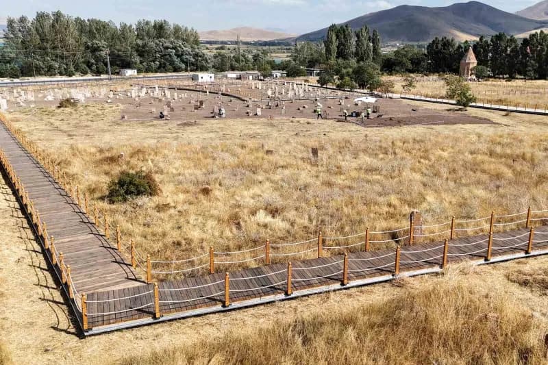 Kültür ve Turizm Bakanlığı tarafından yürütülen “Geleceğe Miras Projesi” kapsamında Van’ın Gevaş ilçesinde bulunan Halim