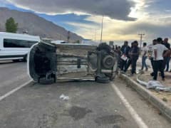 Van Gevaş yolunda hafif ticari kamyonet ile kamyonetin çarpışması sonucu meydana gelen trafik kazası