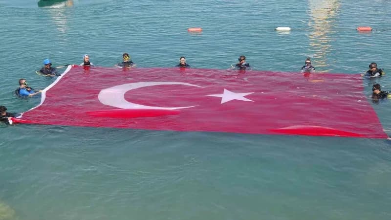 Van’da bu yıl ikincisi düzenlenen GölFest, gençleri kültür, sanat ve spor etkinliklerinde buluştururken, Van Gölü sahili