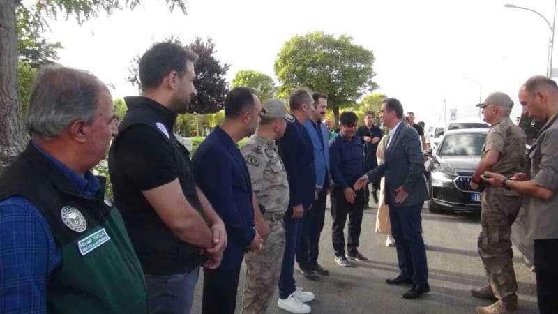 Van Gölü’nde dip çamuru temizliği hız kazandı2