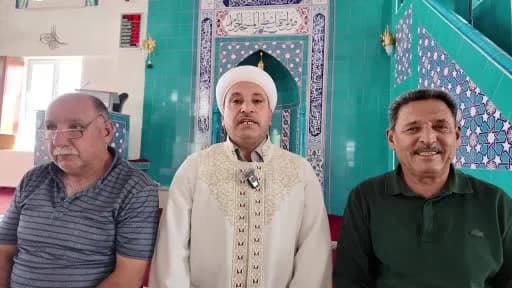 Van Erciş'te 65 ve 70 yaşındaki iki kişi Hazreti Ömer Camii'nde Kur’an-ı Kerim öğreniyor