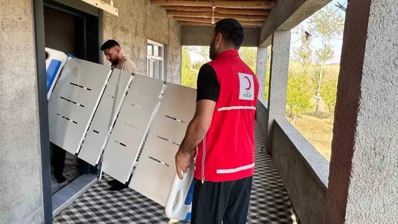 Van’ın Muradiye ilçesine bağlı Görece Mahallesi’nde yaşayan Havin Acar’ın ihtiyaç duyduğu elektrikli medikal yatak, bağı