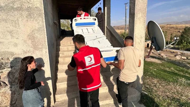 Van’ın Muradiye ilçesine bağlı Görece Mahallesi’nde yaşayan Havin Acar’ın ihtiyaç duyduğu elektrikli medikal yatak, bağı