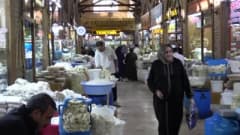 Van’ın meşhur otlu küp peyniri geleneksel yöntemlerle hazırlanıp toprak altında dinlendirilerek satışa sunuluyor