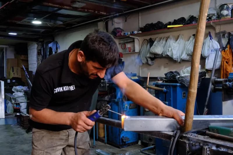 Van’da havaların soğumaya başlamasıyla birlikte soba imalatçıları yeni sezon hazırlıklarına başladı.