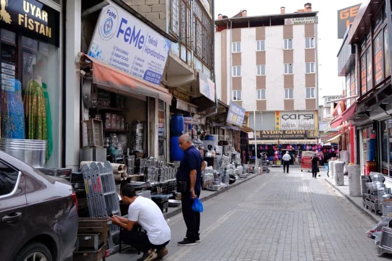 Van’da havaların soğumaya başlamasıyla birlikte soba imalatçıları yeni sezon hazırlıklarına başladı.