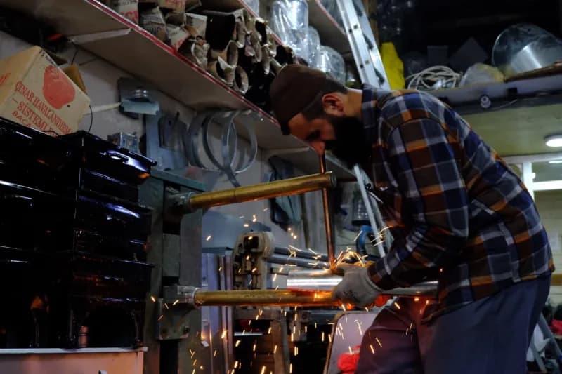 Van’da havaların soğumaya başlamasıyla birlikte soba imalatçıları yeni sezon hazırlıklarına başladı.