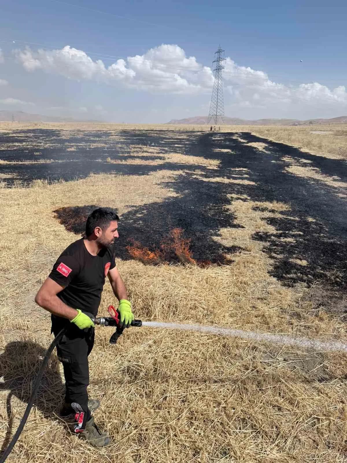 Van'ın Tuşba ilçesinde çıkan örtü üstü yangın, İtfaiye tarafından söndürüldü.