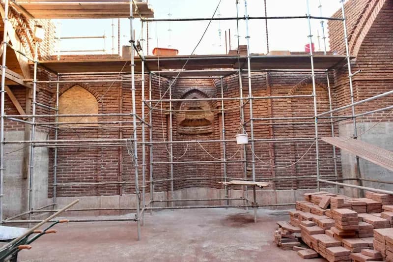 Van Kalesi güneyinde bulunan 800 yıllık tarihi Ulu Camii'nin restorasyon çalışmaları devam ediyor
