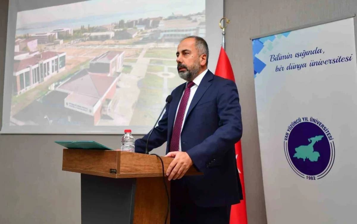 Rektör Prof. Dr. Hamdullah Şevli açılış töreninde konuştu.