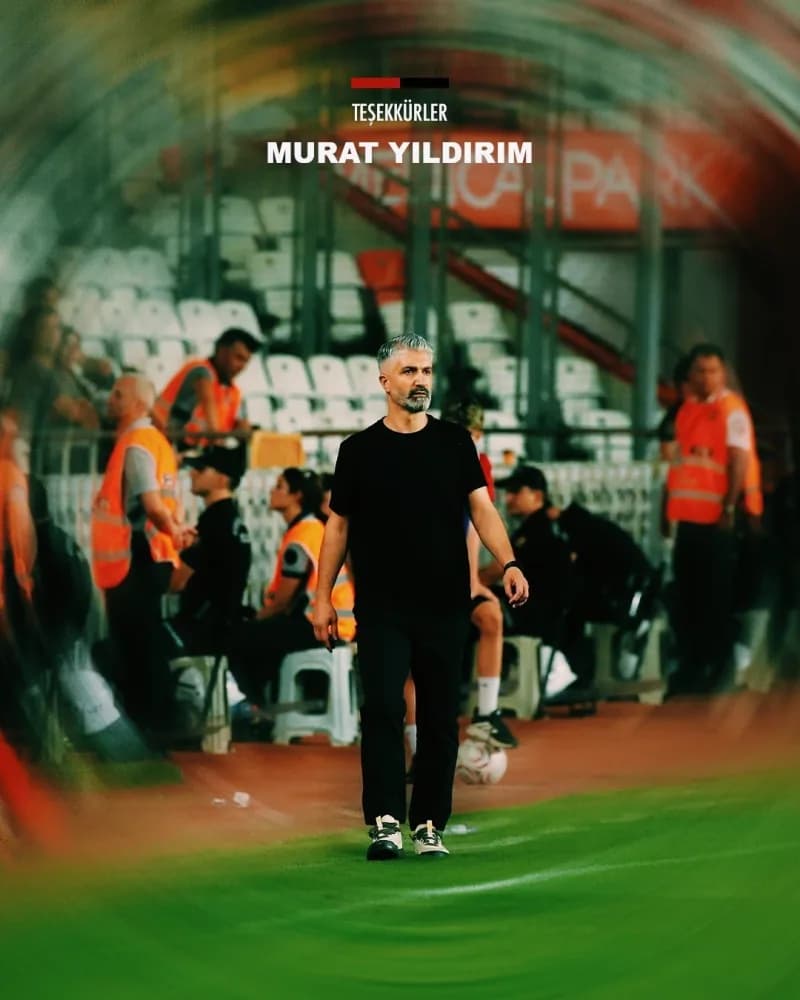 Vanspor FK teknik direktörü Murat Yıldırım basın toplantısında