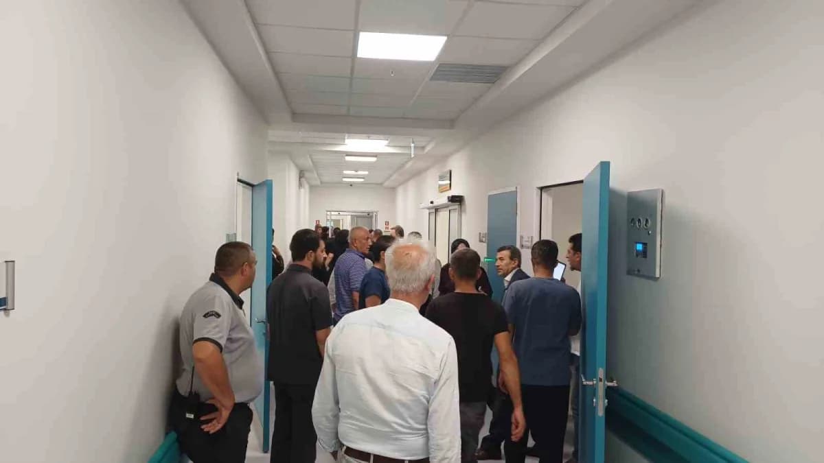 Milletvekili Veli Ağbaba Malatya’da pazar esnafını ziyaret ederken