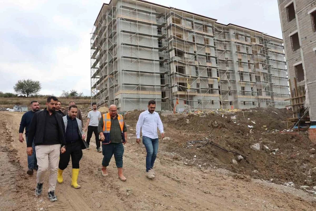 Vezirköprü’de TOKİ konut ve okul projesi şantiye alanında devam eden inşaat çalışmaları