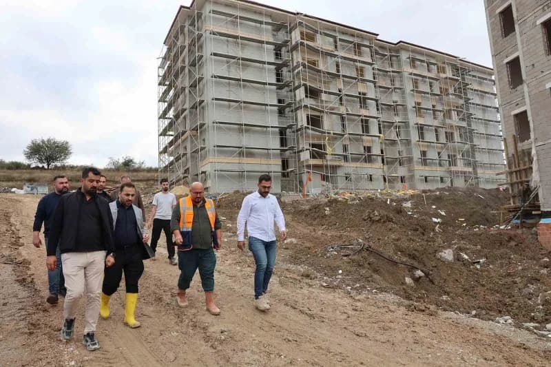 Vezirköprü’de TOKİ konut ve okul projesi şantiye alanında devam eden inşaat çalışmaları