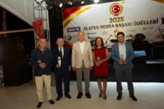 İHA muhabiri Vildan Rende Alanya Medya Başarı Ödülleri'nde spor haberi ödülü aldı