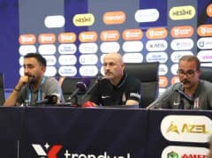 Vincenzo Italiano basın toplantısında açıklama yaparken