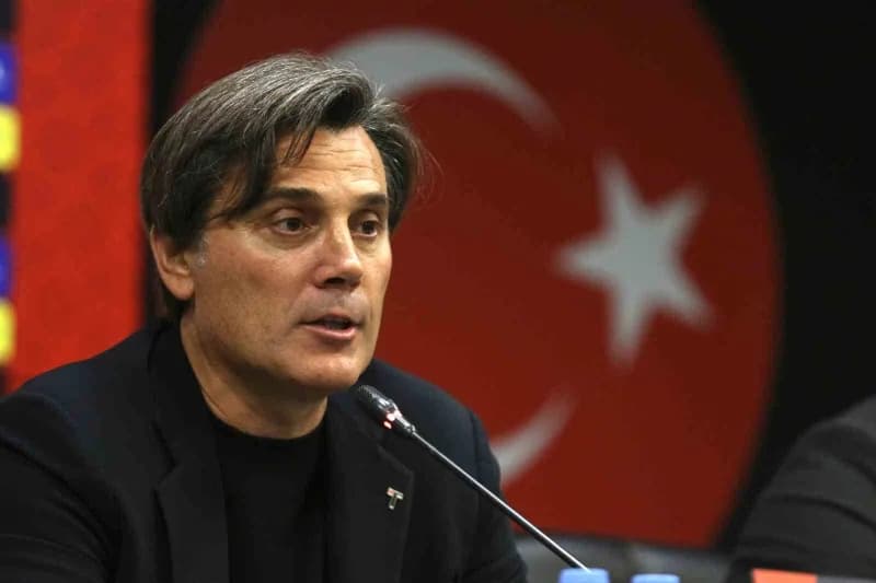 Vincenzo Montella basın toplantısında Fransa maçını değerlendiriyor