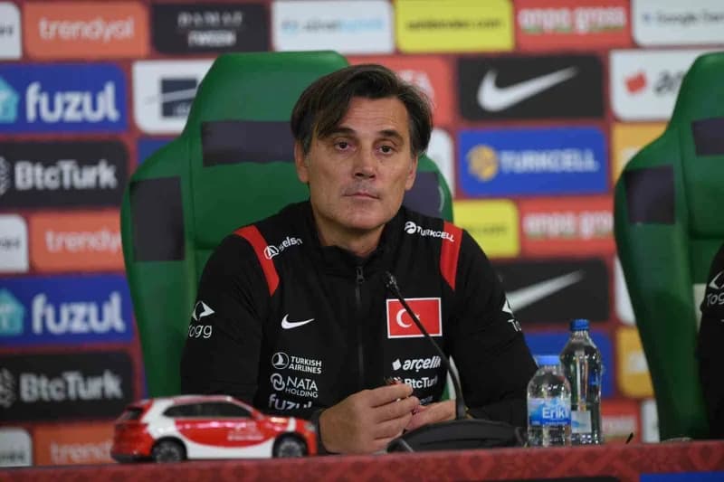 Vincenzo Montella basın toplantısında A Milli Takım hakkında açıklama yapıyor