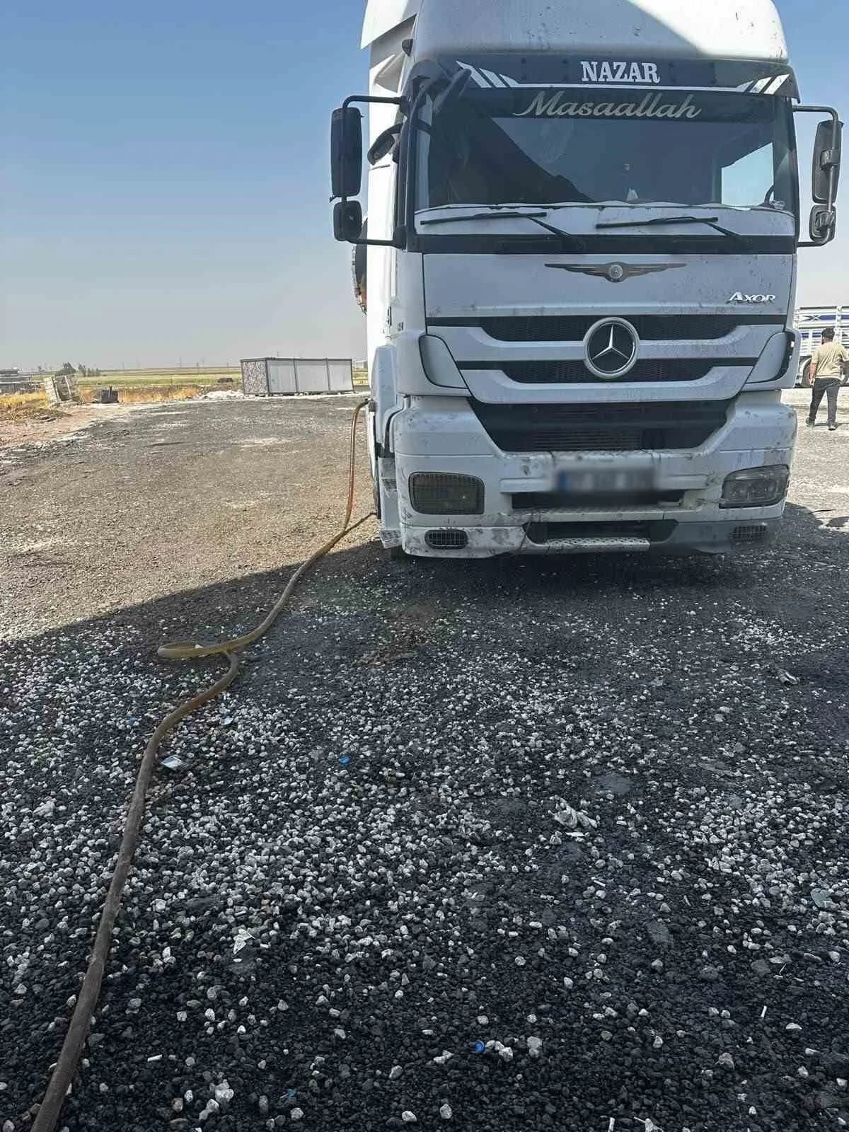 Şanlıurfa'nın Viranşehir ilçesinde Jandarma ekiplerince düzenlenen operasyonda bin 250 litre kaçak akaryakıt ile çeşitli