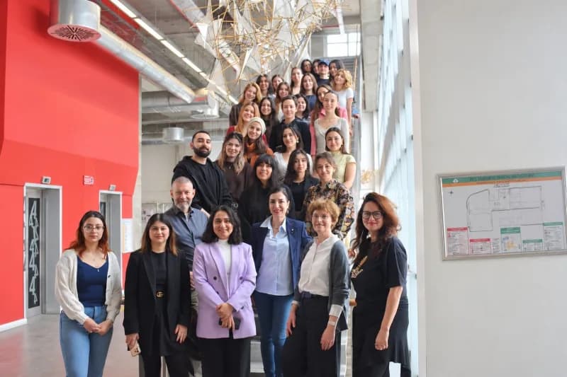 Prof. Dr. Zsuzsanna Böröcz (En önde, sağ baştan ikinci sırada)