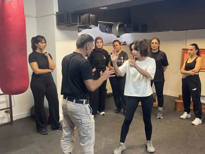 Ankara’da kadınlara Wing Chun eğitimi veren Başantrenör Mustafa Coşkun, savunma sanatının yalnızca fiziksel saldırılara