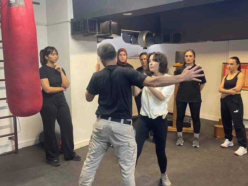Ankara’da kadınlara Wing Chun eğitimi veren Başantrenör Mustafa Coşkun, savunma sanatının yalnızca fiziksel saldırılara