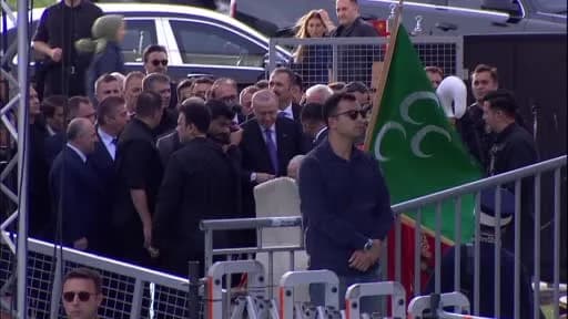 Cumhurbaşkanı Erdoğan, Yağlı Güreş Cumhurbaşkanlığı Kupası finalinde sporcuları izlerken
