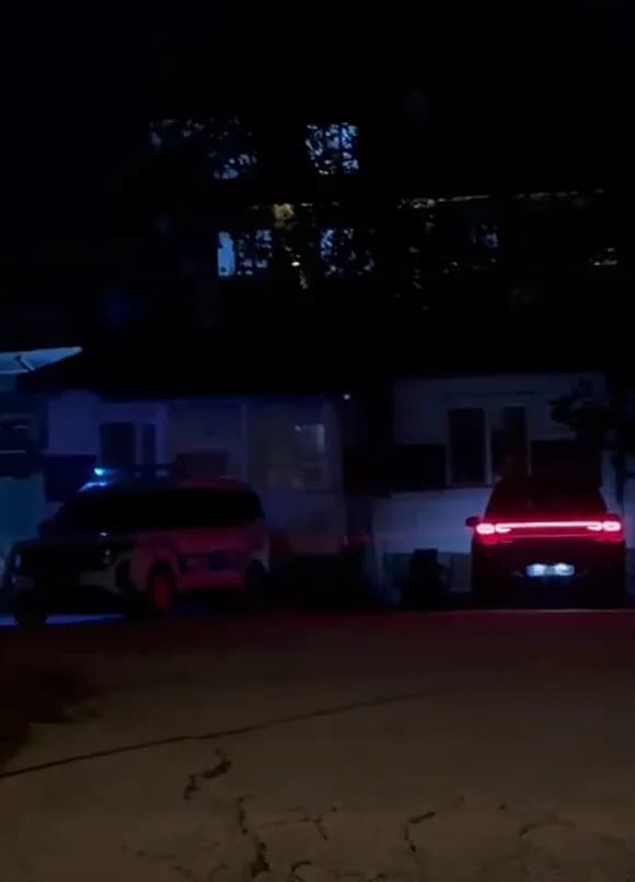 Yalova’da inşaat malzemesi satan firmanın bahçesinde vinçle demir indiren Elmas Huysal (39) bağlardan birinin kopması so