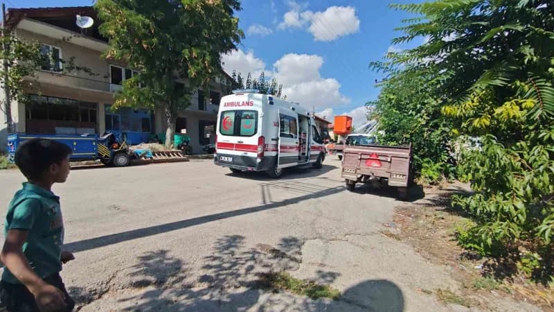 Isparta’nın Yalvaç ilçesinde bir evde çıkan yangında 2 oda ile çatı sundurmasının bir bölümü kullanılamaz hale geldi. Bi