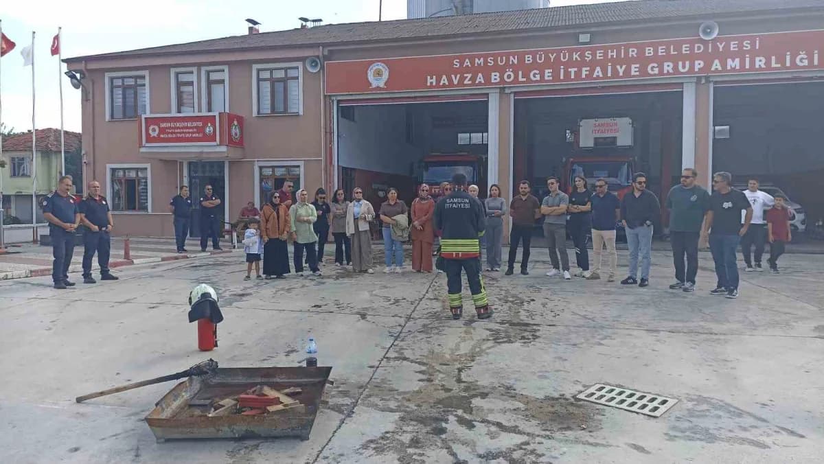 Samsun Havza'da itfaiye ve 112 personeline verilen yangın ve ilk müdahale eğitimi sırasında çekilmiş fotoğraf