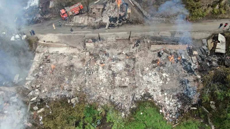Kastamonu'nun İnebolu ilçesinde çıkan ve 11 evin yandığı köy, yangının söndürülmesinin ardından ortaya çıkan hasar havad