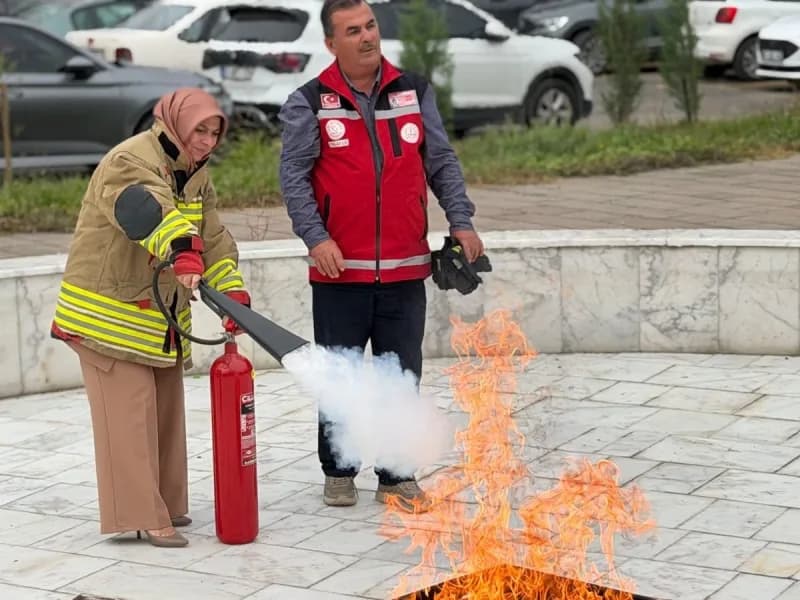 Yangın söndürme tüpünü ilk kez kullandılar