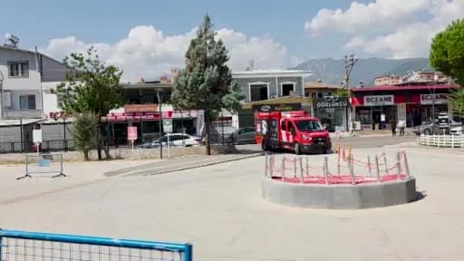 Hatay Hassa Devlet Hastanesi’nde gerçekleştirilen yangın tatbikatında görevli personel ve itfaiye ekipleri