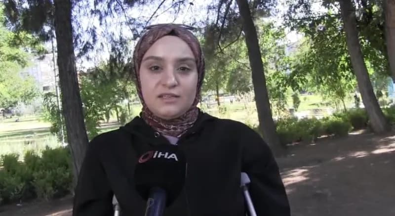 Diyarbakır'da 2014 yılında diz ağrısı şikayetiyle gittiği hastanede geçirdiği ameliyat sonrası bacağı dışa dönen ve haya