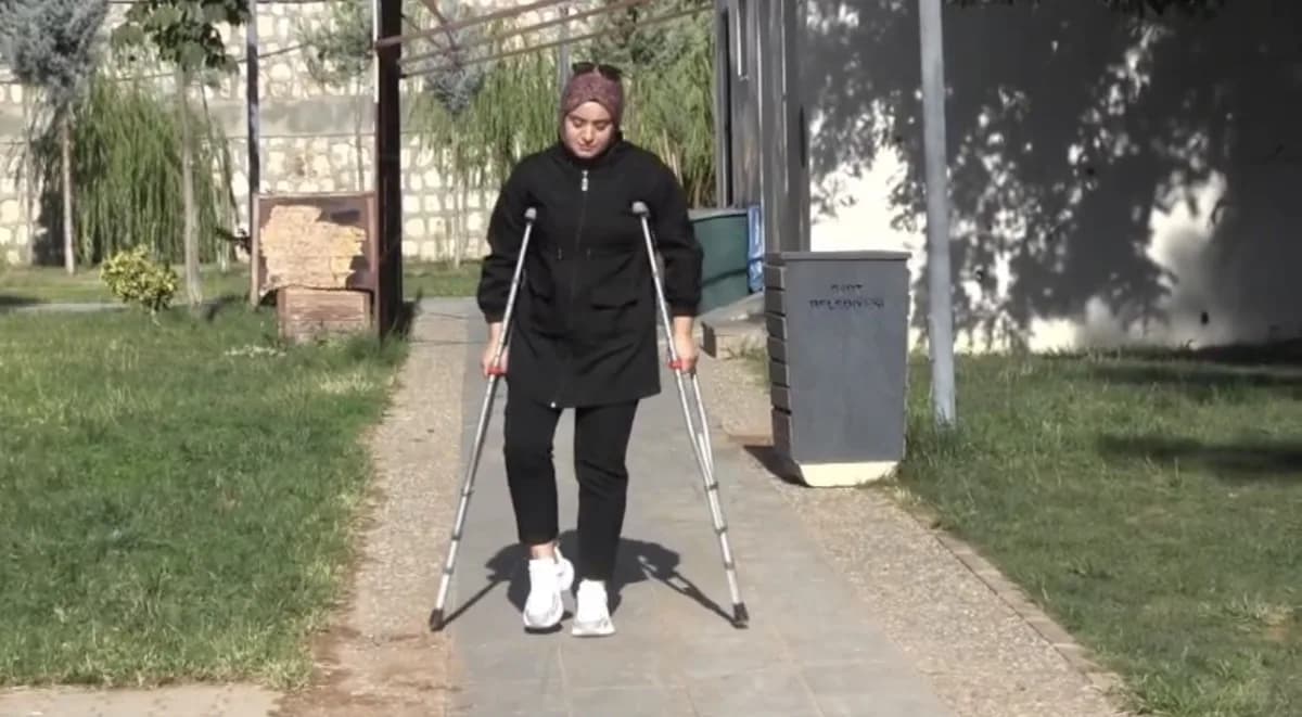 Yanlış ameliyat sonrası bacağı dışa dönen Bahar Ulu yürüyebilmek için destek bekliyor